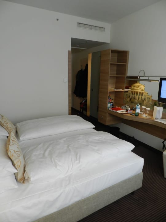Zimmer H4 Hotel Berlin Alexanderplatz