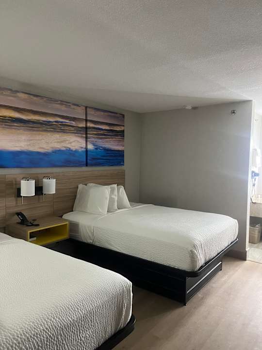 Zimmer Days Inn by Wyndham Shorter