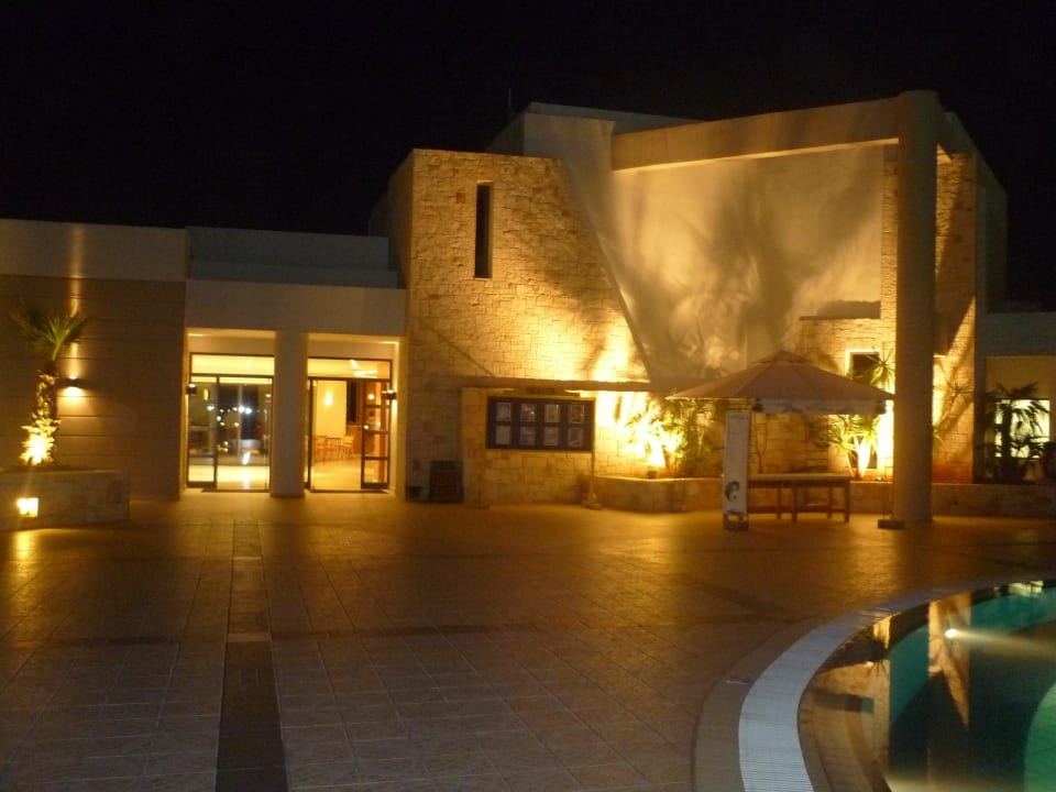 Hotelbeleuchtung bei Nacht Grand Hotel Holiday Resort