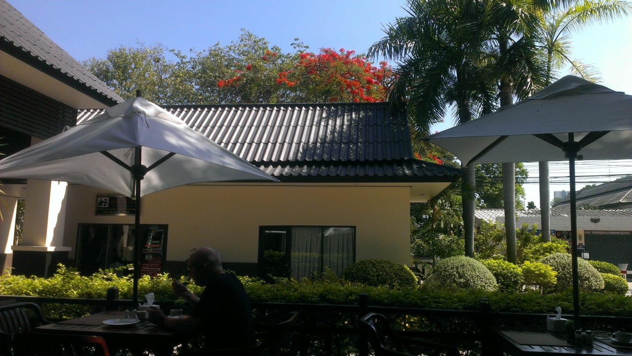 Haupteingang von der Seite The Green Park Resort