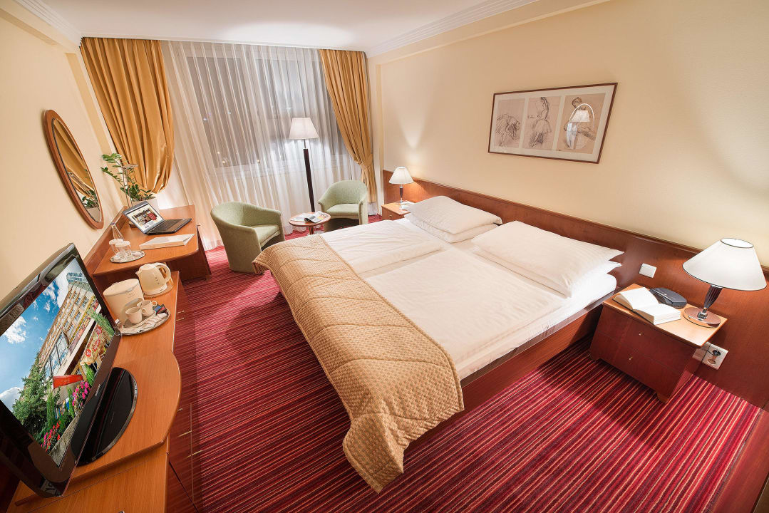 Family room  Hotel Apollo