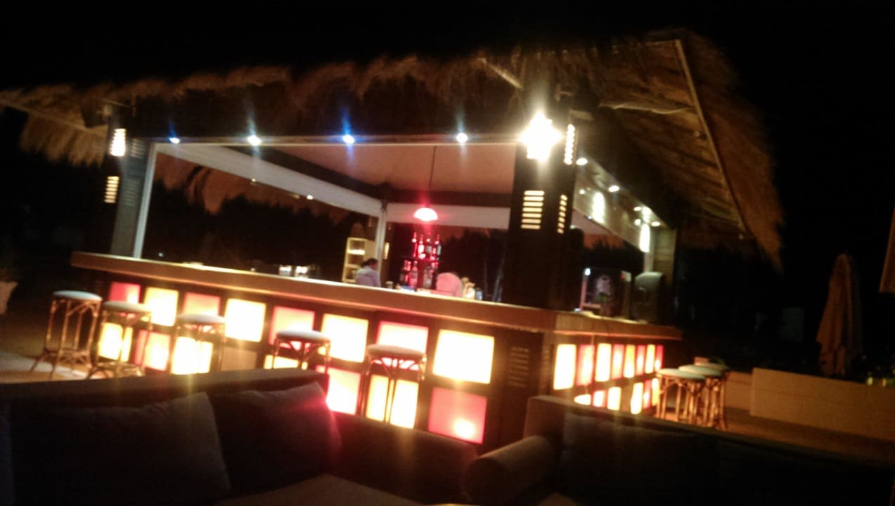 Abends wunderschön. Aber die Drinks kosten hier. Hotel El Mouradi Djerba Menzel
