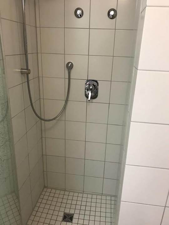 Shower (room #312) Hotel Princess