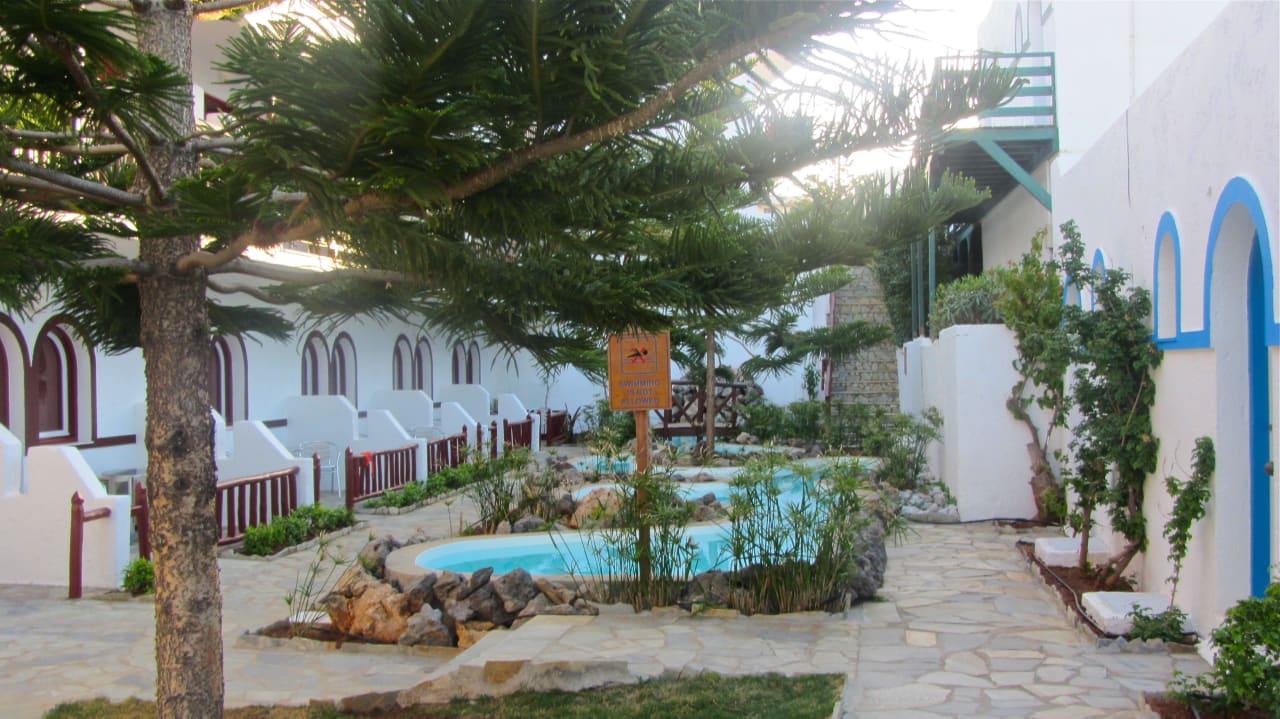 Zierpool vor dem Zimmer (Swimming is not allowed)  Mitsis Selection Rinela