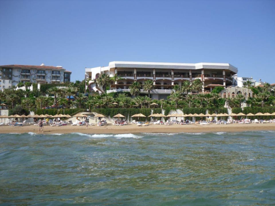 Blick vom Meer zum Hotel Hotel Defne Dream