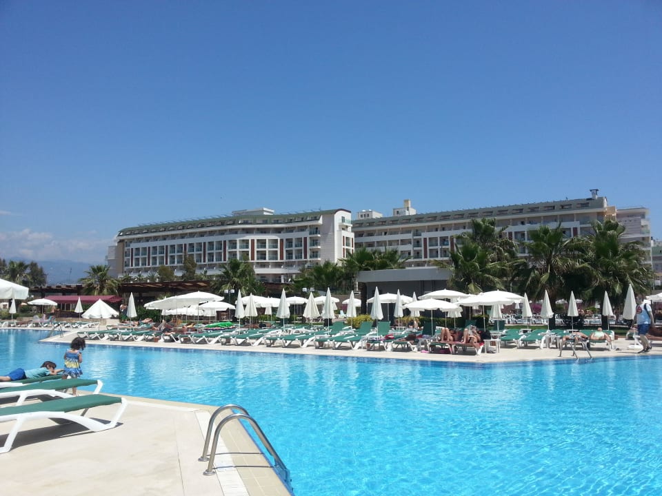 Первый бассейн Hotel Royal Garden Beach