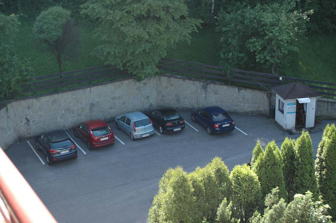 Parkplatz direkt am Hotel Hotel Jaskólka