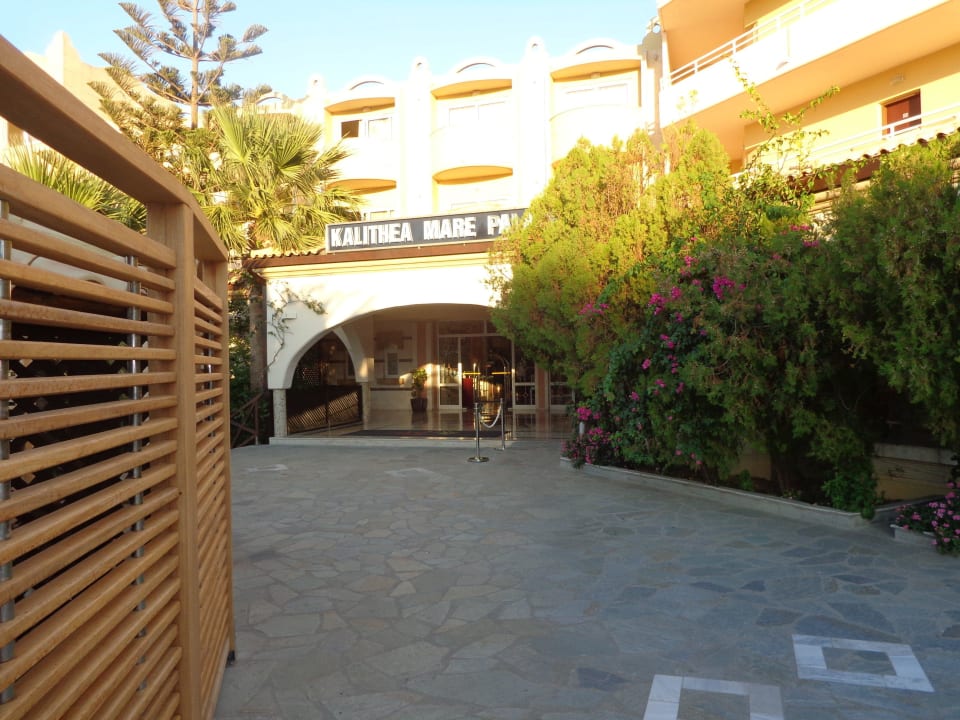 Eingang zur Rezeption Hotel Kalithea Horizon Royal