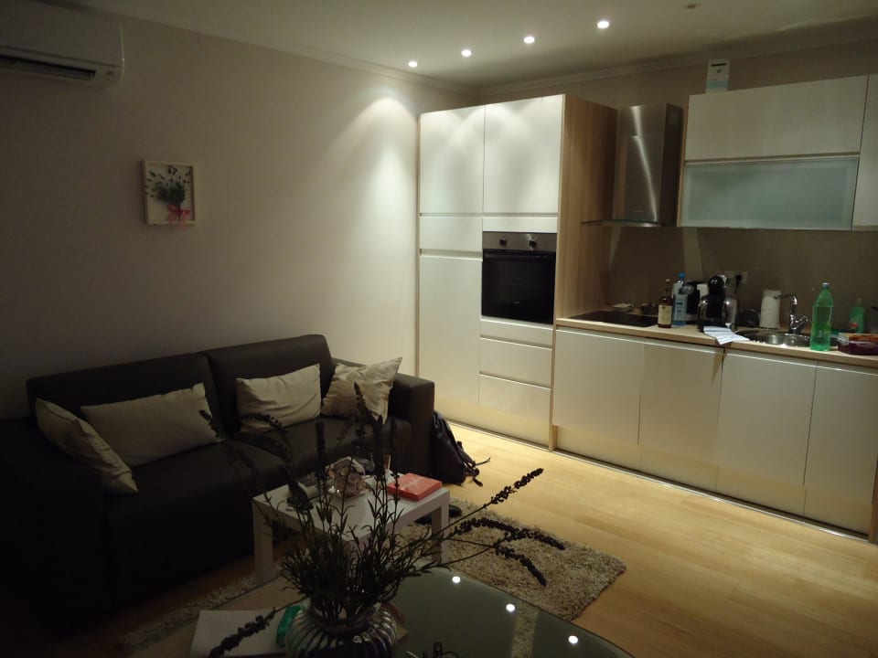 Wohnzimmer mit küche Meridien Luxury Apartments