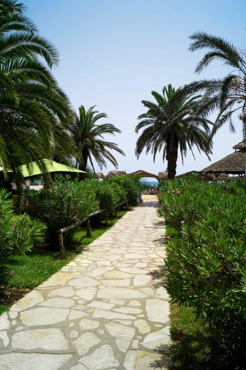 Weg zum Strand The Orangers Beach Resort and Bungalows
