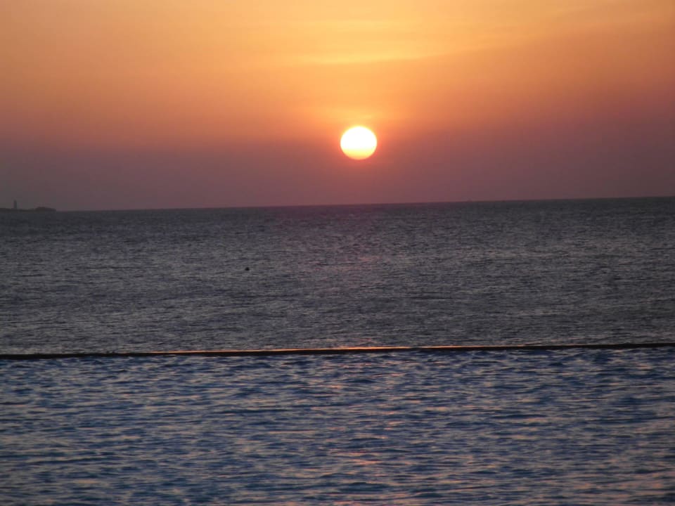 Infinity-Pool bei Sonnenuntergang Royal Zanzibar Beach Resort