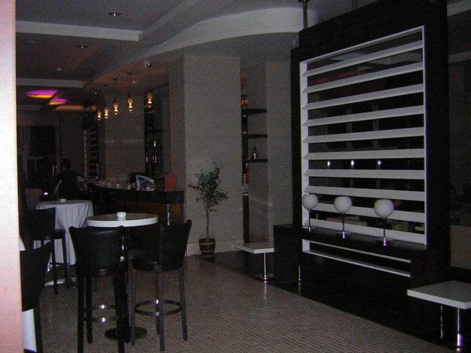 Eine der Hotelbars DoubleTree by Hilton Antalya-Kemer