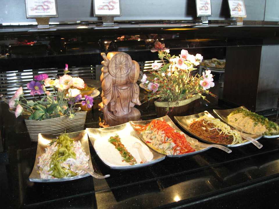 Ein Teil der Salate Limak Lara Deluxe Hotel & Resort