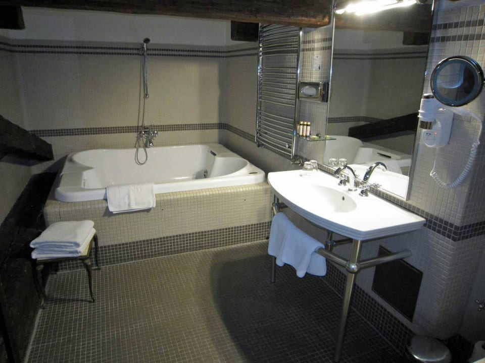 Tower Suite #308 Hotel Iron Gate