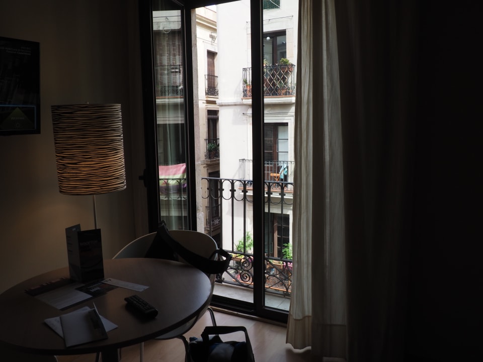 Blick auf den Mini-Balkon Hotel Ciutat de Barcelona