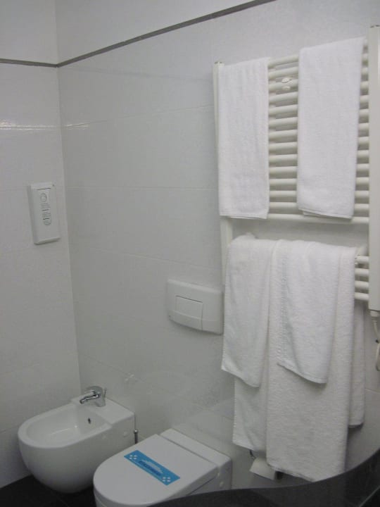 Bad Hotel - Motel Flower