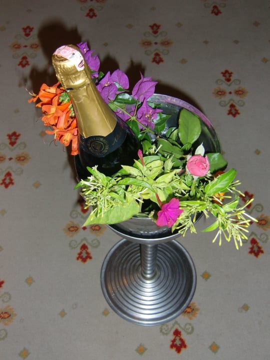 Sekt aufs Zimmer - schöne Dekoration Hotel Defne Garden