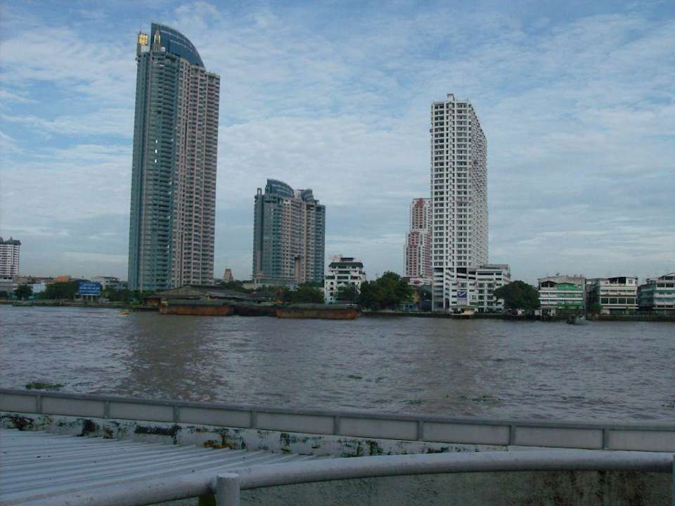 Flussblick Ramada Plaza by Wyndham Bangkok Menam Riverside