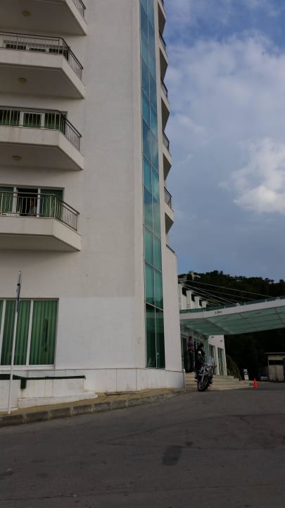 Hotel von der Seite  Hotel Glarus