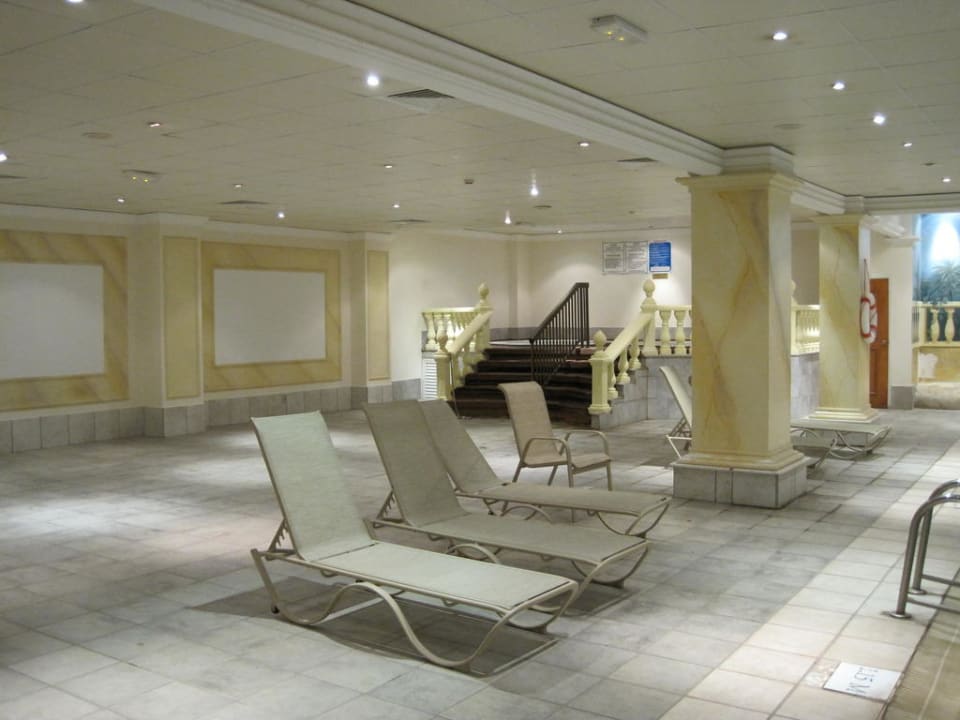 Pool im Keller Anastasia Beach Hotel