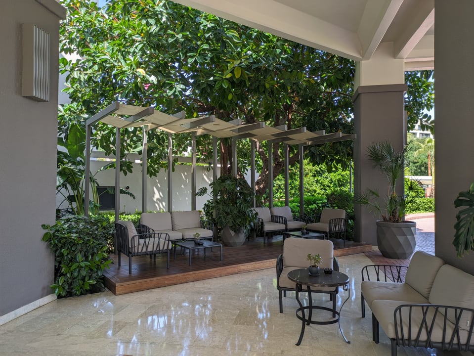 Lobby Arum Barut Collection