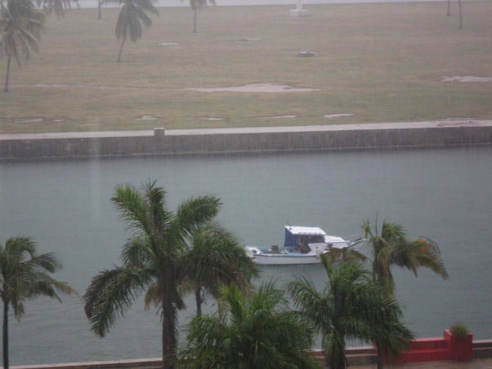 Kanal  zum Hafen,hintern dem Hotel Hotel Puntarena Playa Caleta