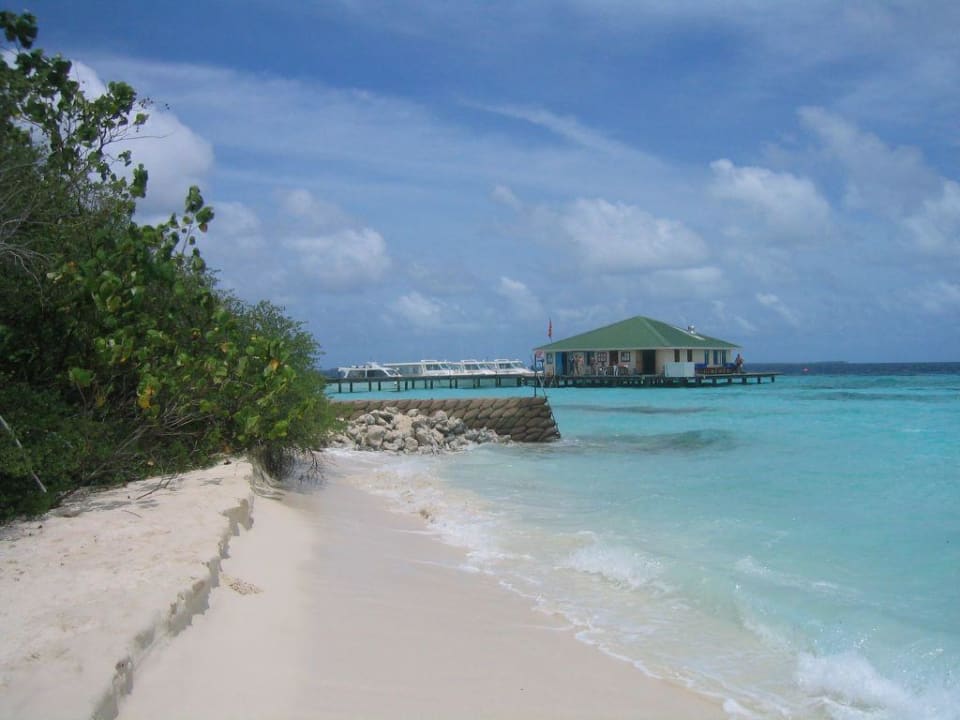 Blick zur Tauchschule Eri Maldives