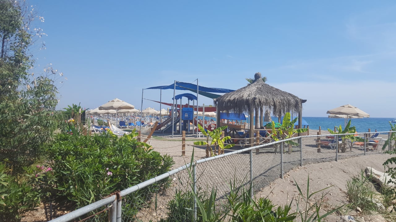 Ausblick über den Bach mit Entenspielplatz Starlight Resort Hotel