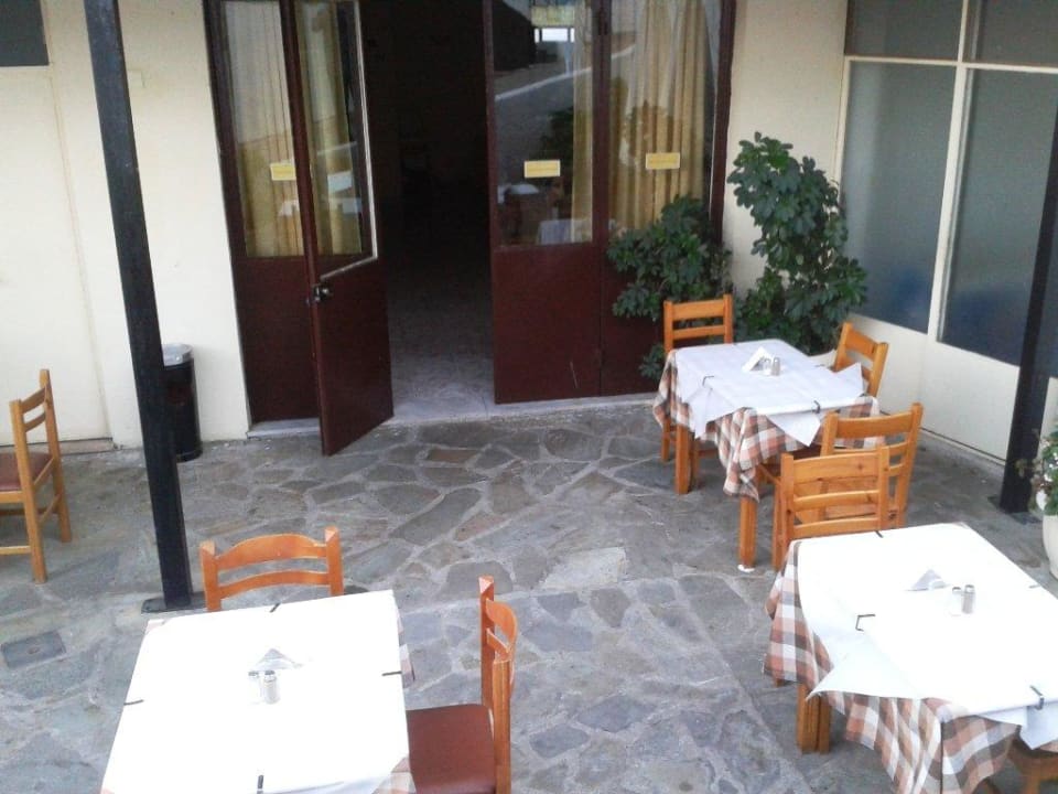 Restaurant aussen Hotel Yannis Corfu