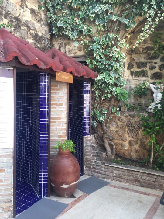 Die Duschen, dieses Jahr neu gefliest Dogan Hotel by Prana Hotels & Resorts