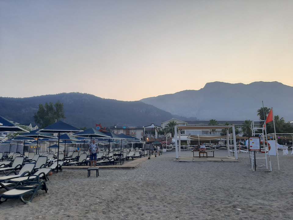 Strand Aleria Belport Beach Hotel