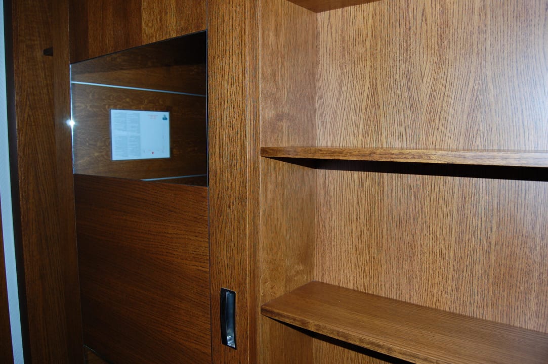 Schrank mit sehr schmalen Regalböden Sunis Elita Beach Resort & Spa