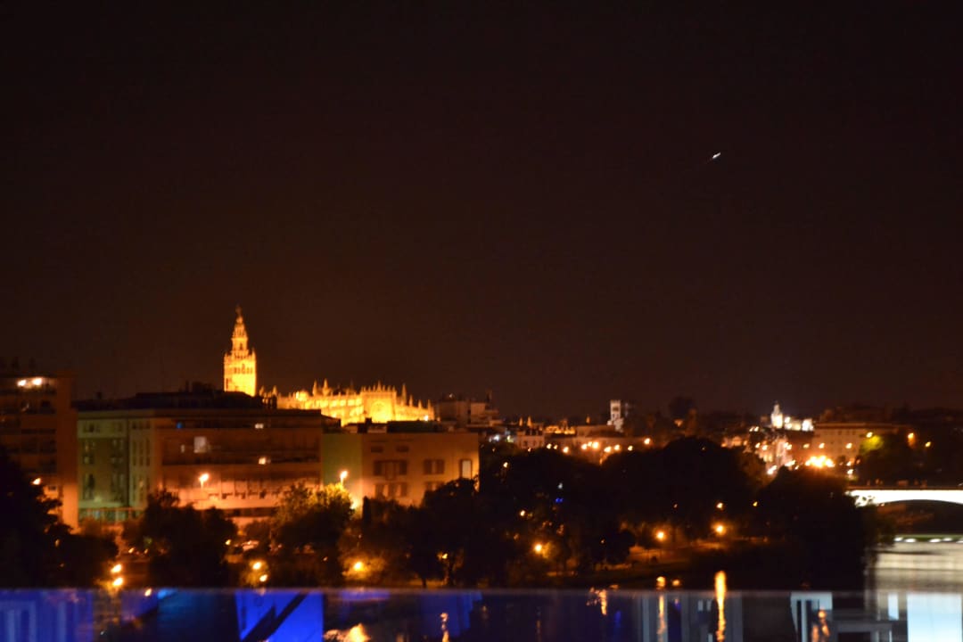 Blick von Dachterrasse auf Sevilla Hotel Ribera de Triana