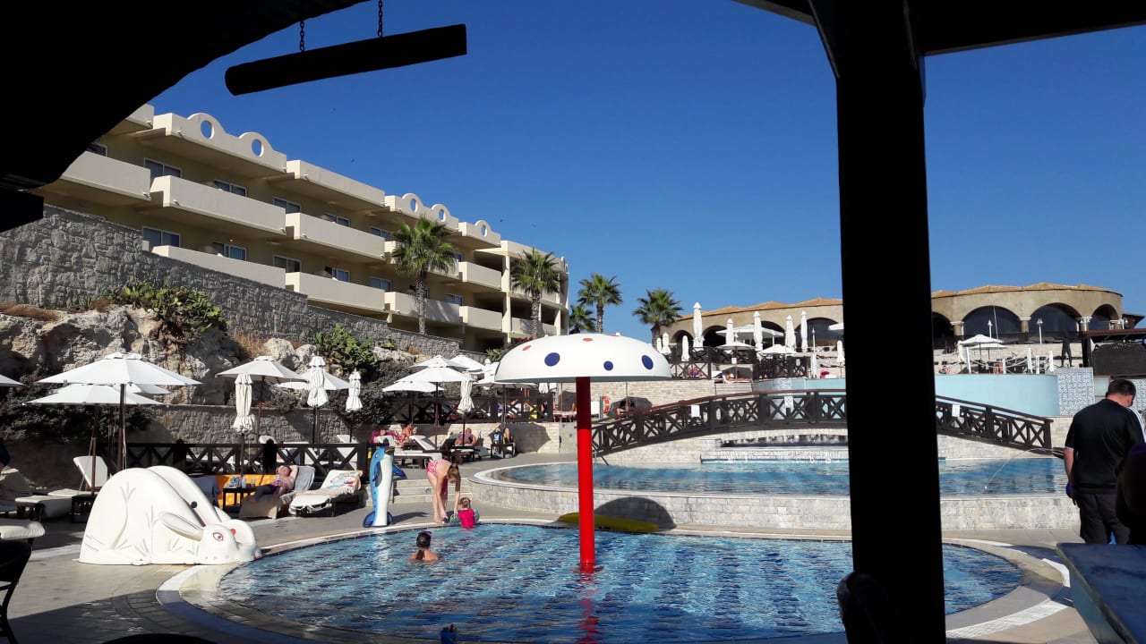 Bild von einen Poolbar aus Hotel Kalithea Horizon Royal