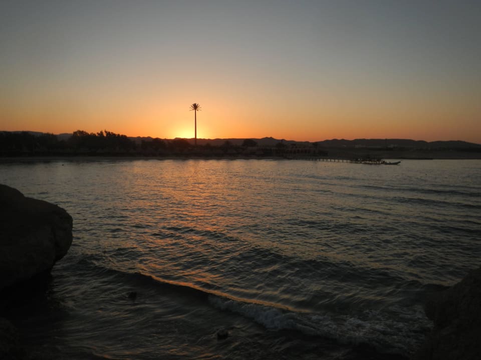 Sonnenuntergang über der Tauchbasis Mövenpick Resort El Quseir