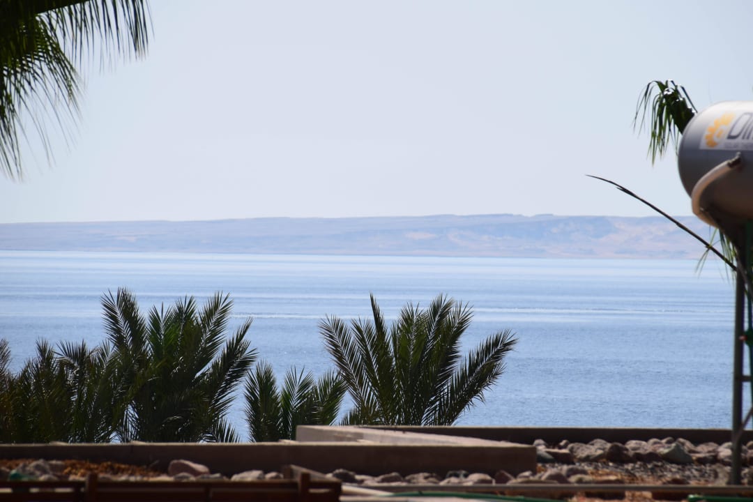 Vom der Terrasse Parrotel Beach Resort