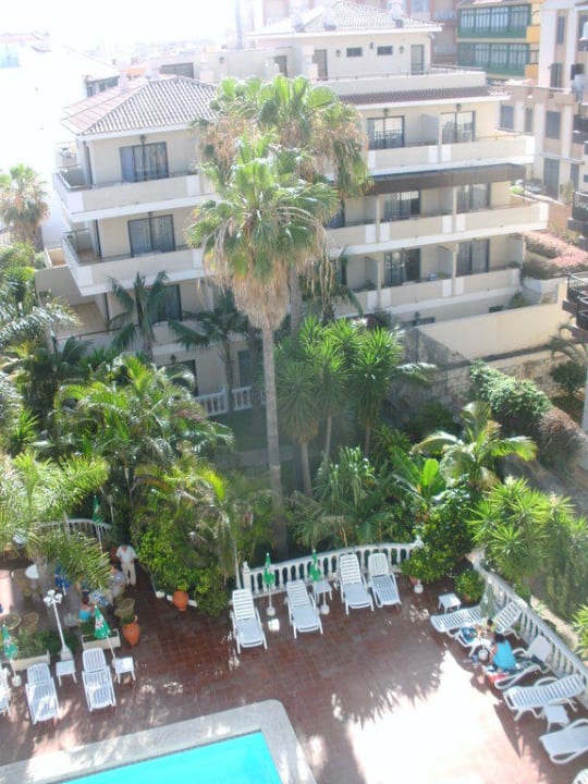 Nebengebäude und Pool Hotel Don Manolito