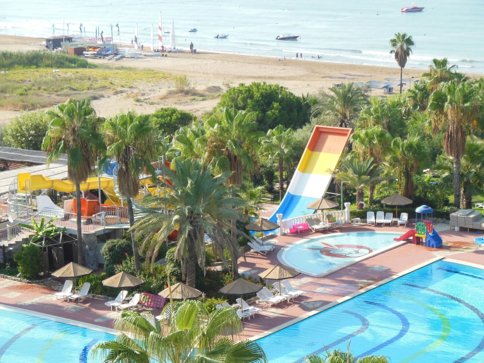 Aussenanlage und Rutsche Hotel Defne Garden