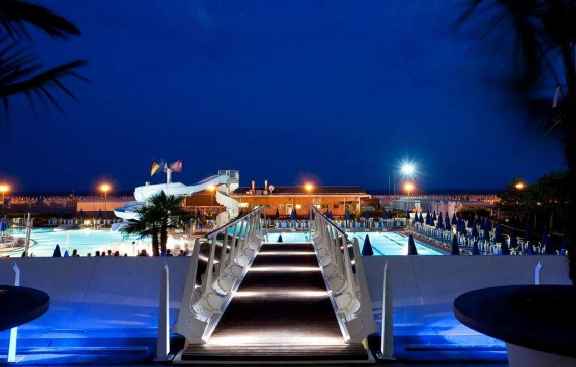 Piscina dalla terrazza panoramica Hotel Cesare Augusto