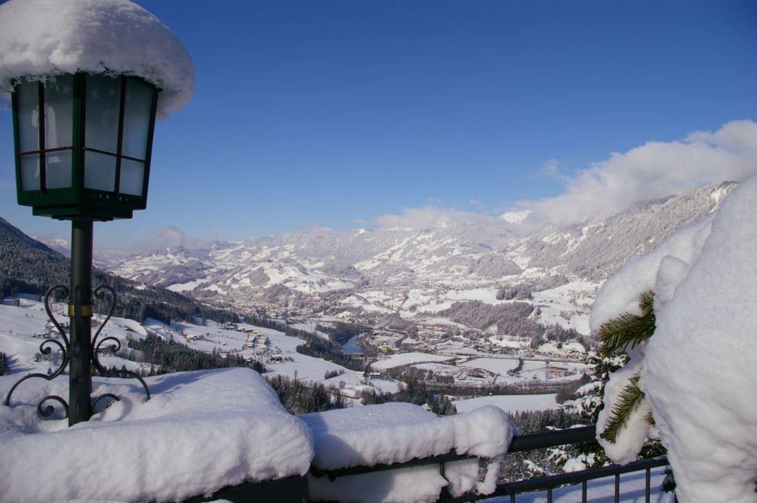 Blick von der Terrasse nach St. Johann Gut Berg Naturhotel