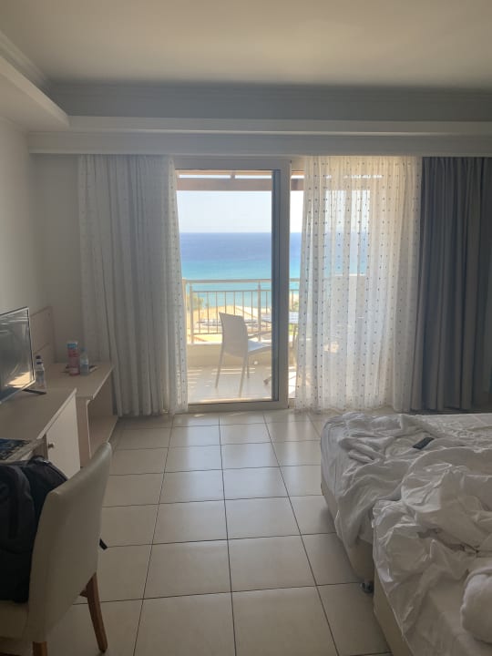Zimmer Grand Blue Beach Hotel