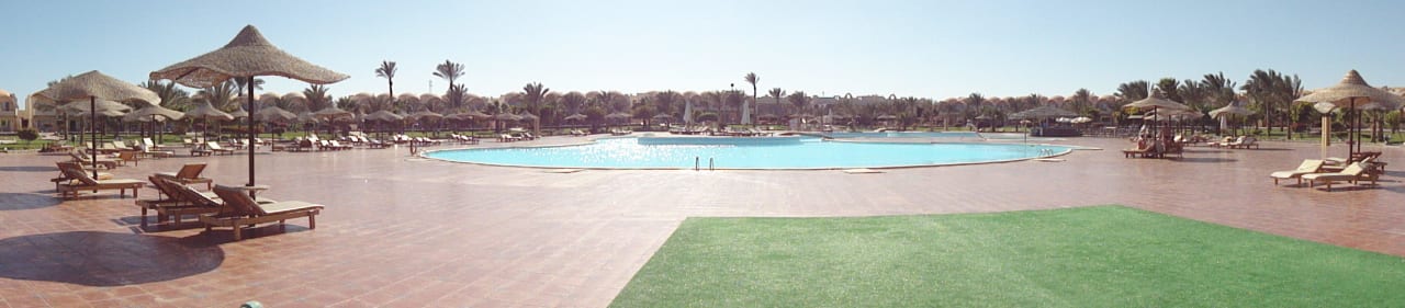 Vue piscine Three Corners Sea Beach Resort