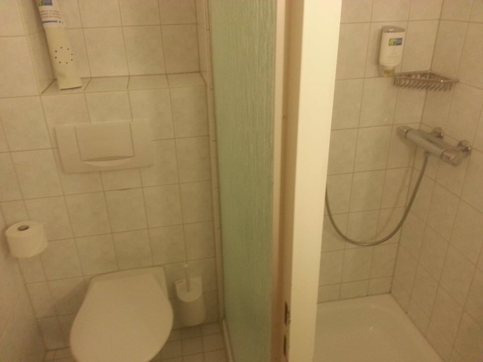 Dusche und WC Holiday Inn Express Luzern - Neuenkirch