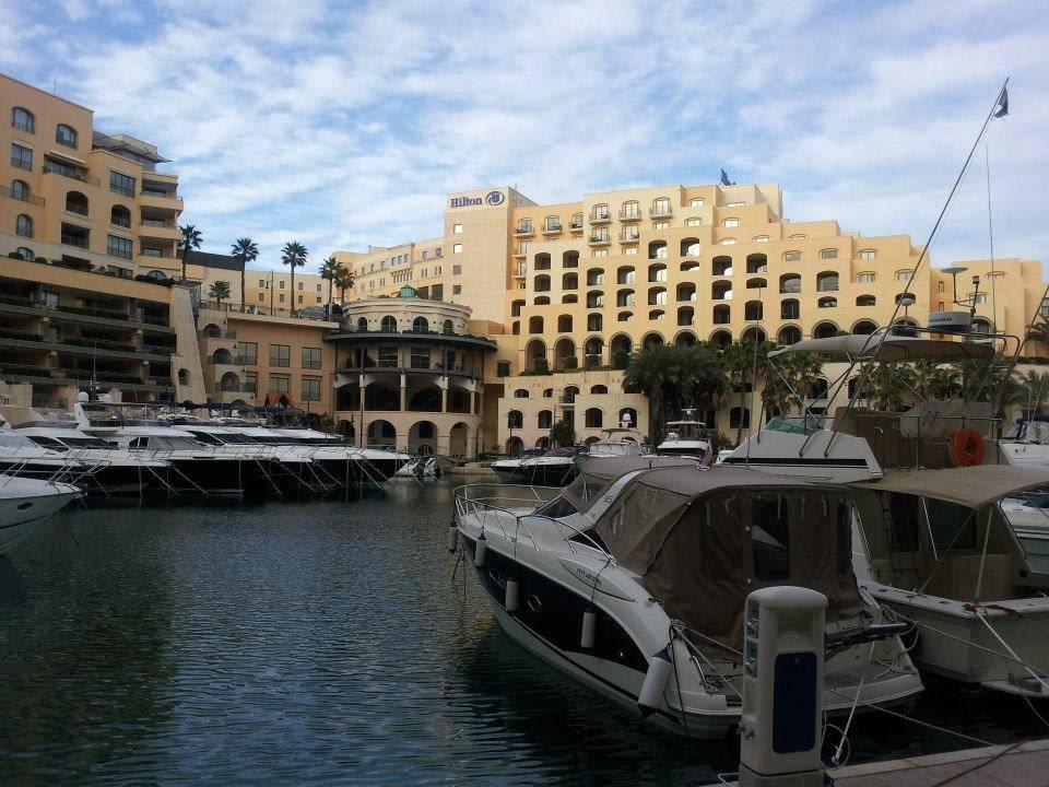 Das Hilton von außen Hilton Malta