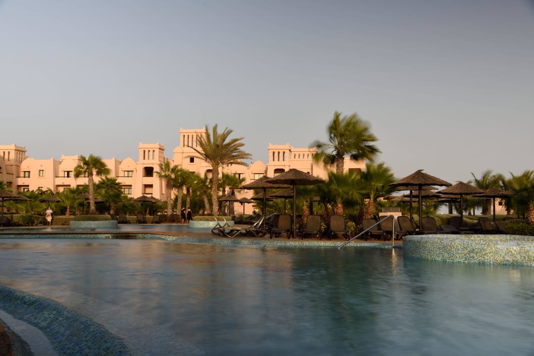 Haupt-Pool abends 2017 Hotel Riu Touareg