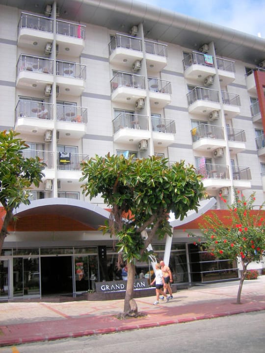 Außenansicht des Hotels Hotel Grand Okan
