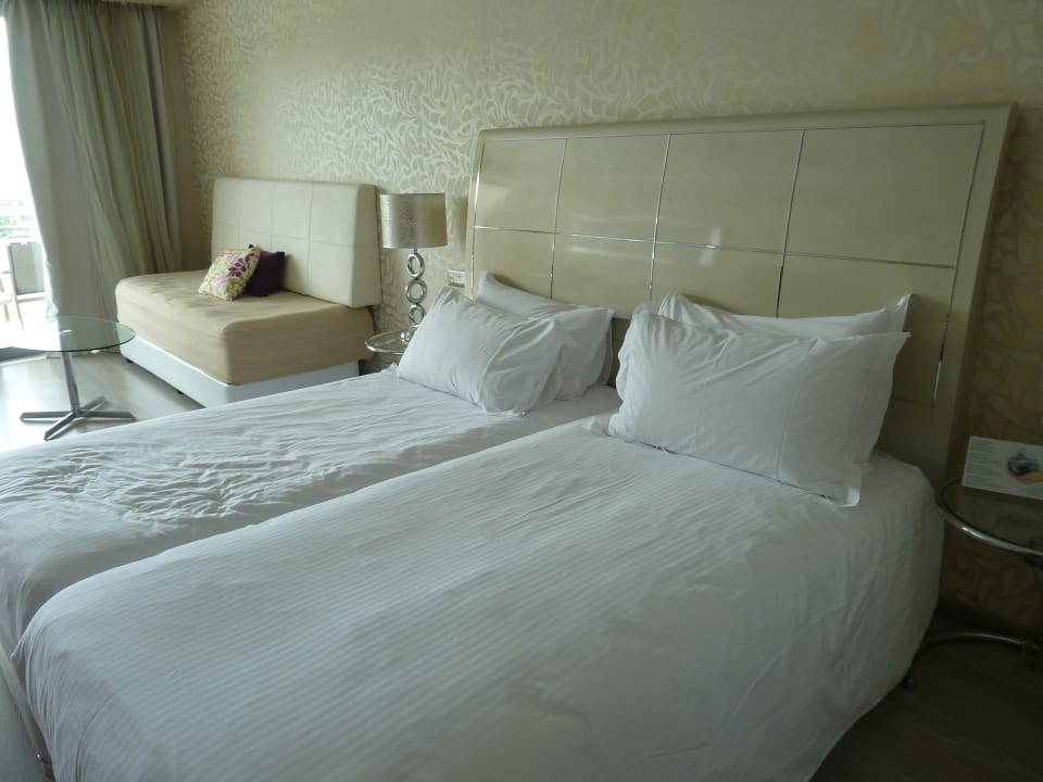 Zimmer Atrium Platinum Luxury Resort Hotel & Spa