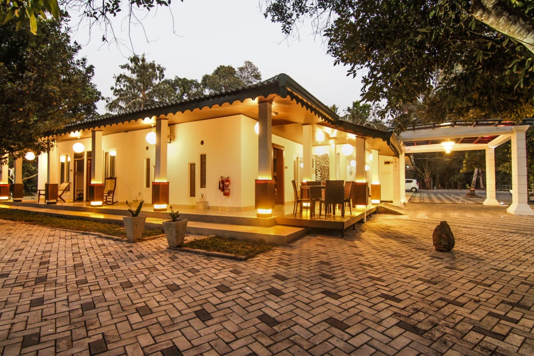 Außenansicht Clove Transit Hotel