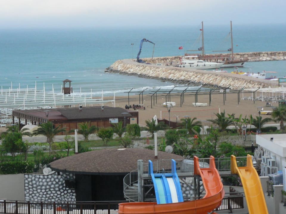 Blick auf den Hafen vom Balkon Aydinbey Kings Palace & Spa