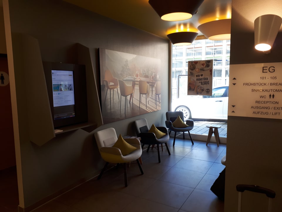 Lobby B&B Hotel Weil am Rhein / Basel